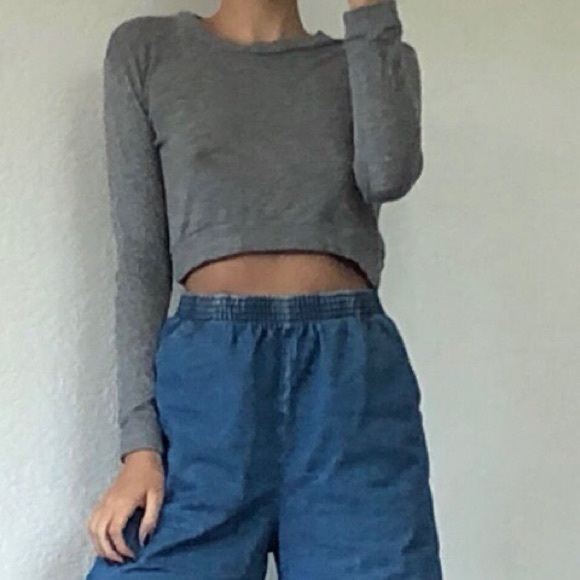 Brandy Melville Cropped Sweater - Picture 3 of 3